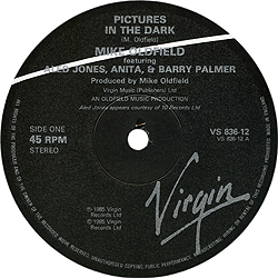 maxi_pictures_in_the_dark_uk_vs_836-12_aside